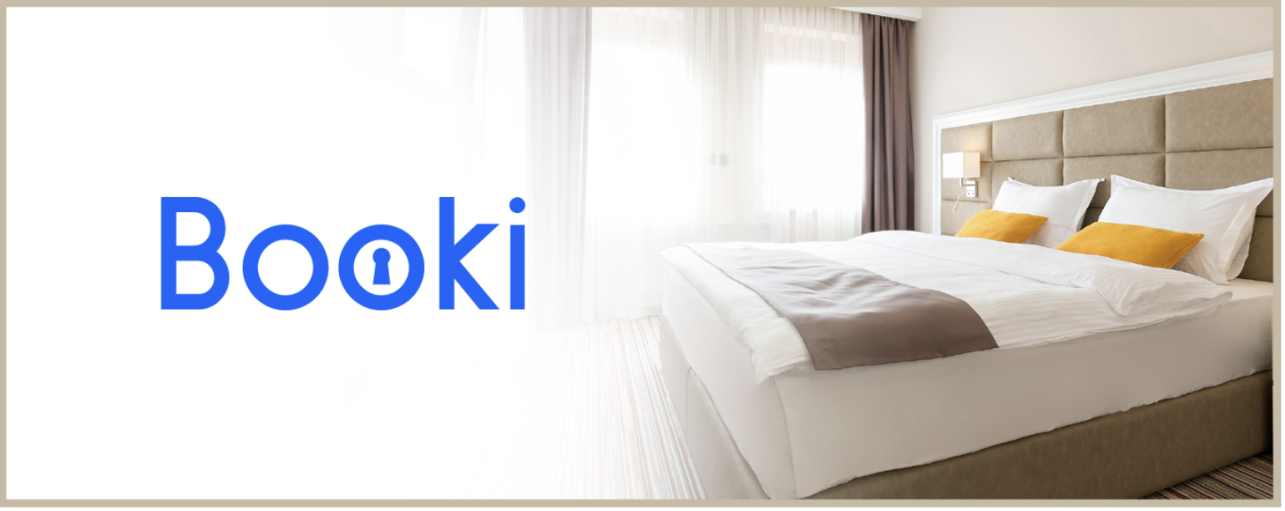 Hero du site Booki avec un lit et le titre en bleu